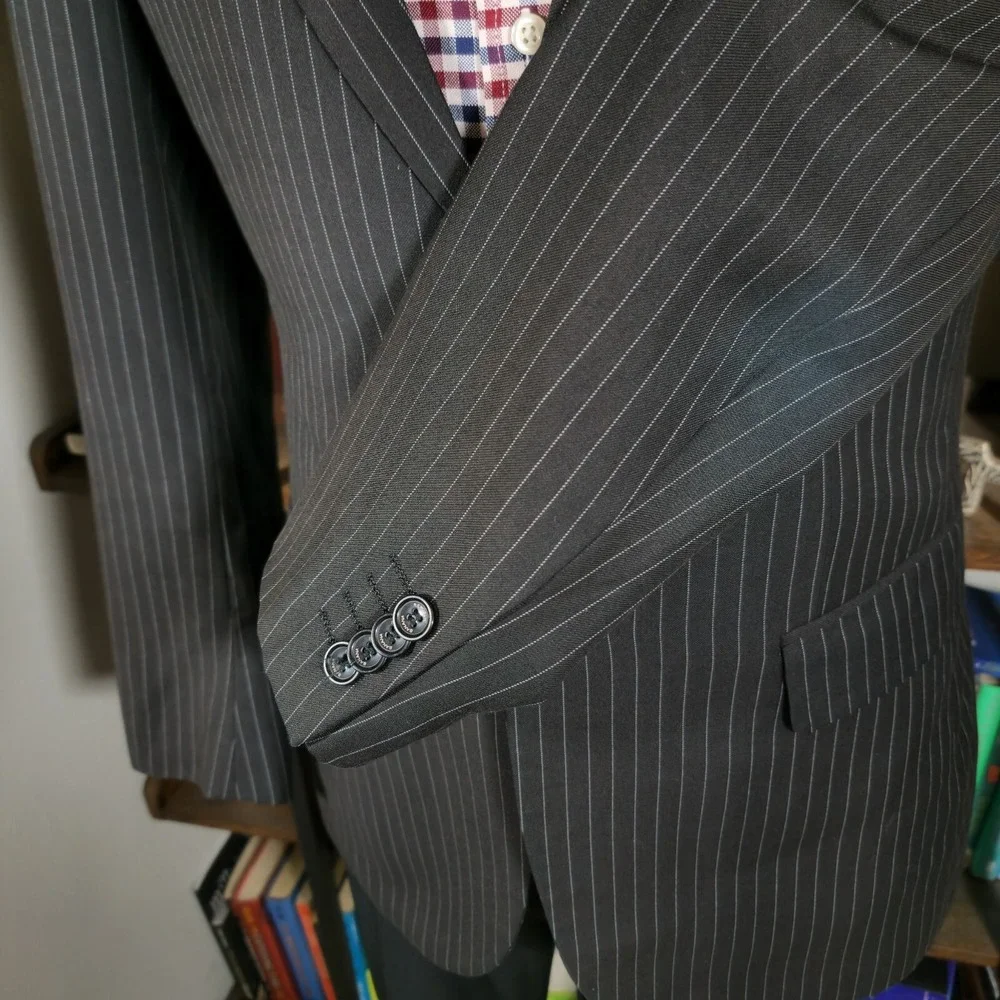 Banana Republic Men's Sport Coat Blazer Two Button Black Pin Striped Wool Sz 40R